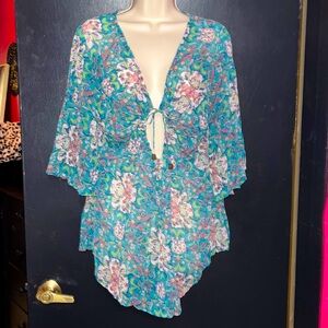 Bisou Bisou Beautiful sheer tunic from. Sz medium.